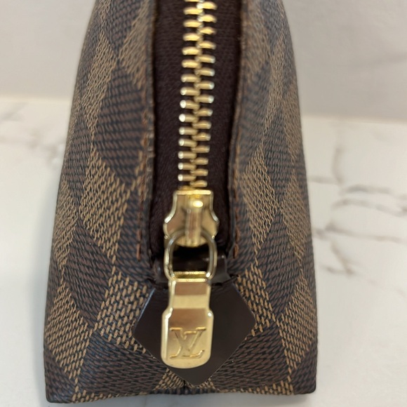 Louis Vuitton Cosmetic Pouch - Picture 6 of 13